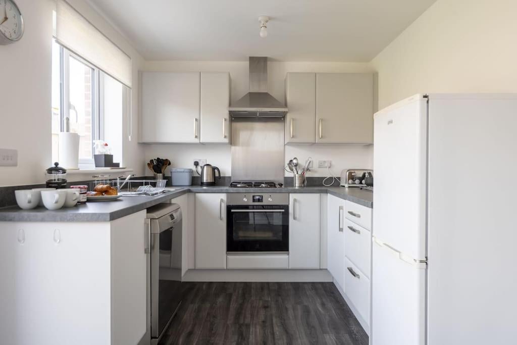 Cosy 3 Bed Near Beaches, Cardiff & Brecon Beacons Coity Exterior photo